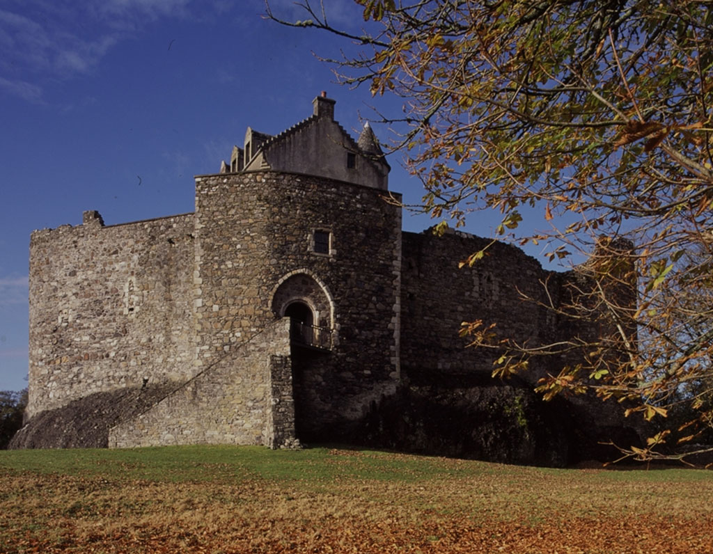 dunstaffnage castle and chapel
